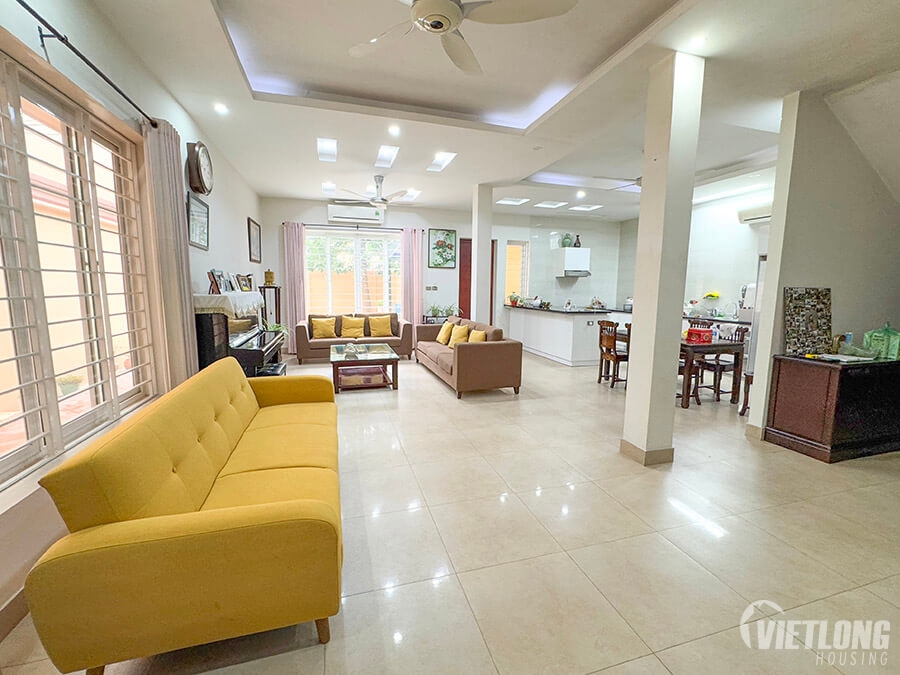 Cho Thuê Nhà 3 Phòng Ngủ Tại Tây Hồ – Sân Rộng, Nội Thất Hiện Đại