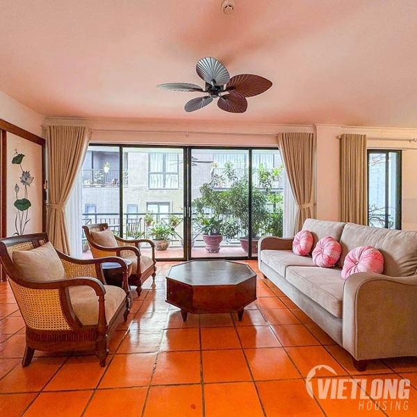 Cho thuê căn hộ dịch vụ hiện đại 3 phòng ngủ khu vực Trúc Bạch