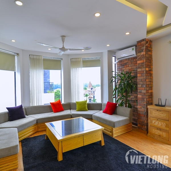 Cho thuê căn hộ 02 phòng ngủ thiết kế độc đáo view hồ Tây