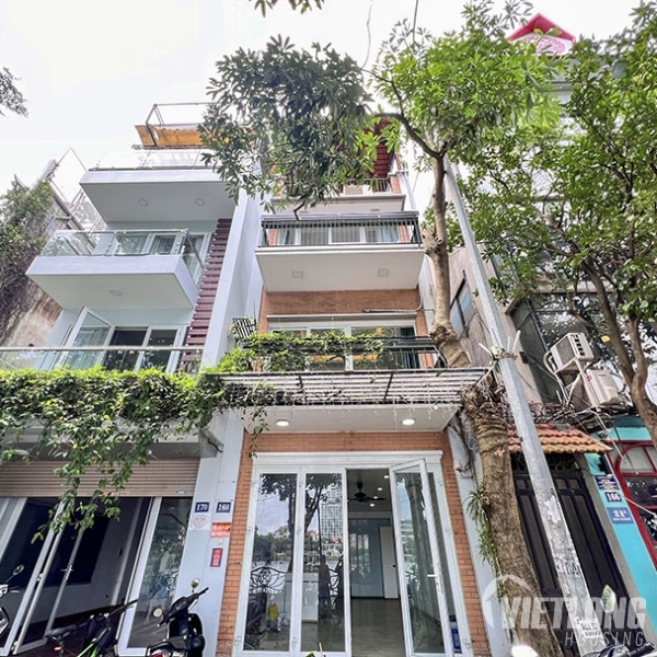 Hiếm nhà 4 tầng mặt hồ Từ Hoa cho thuê, 4 phòng ngủ view Hồ Tây