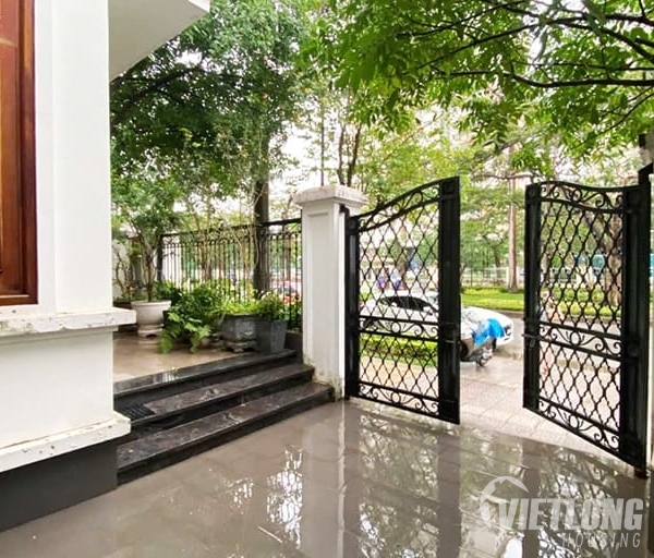 Bán biệt thự sửa đẹp mặt đường đôi