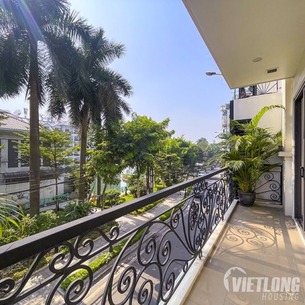 Cho thuê căn hộ 2 phòng ngủ mặt hồ Tây