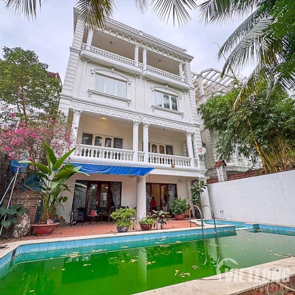 Cho thuê biệt thự có bể bơi và sân vườn tại đường Tô Ngọc Vân