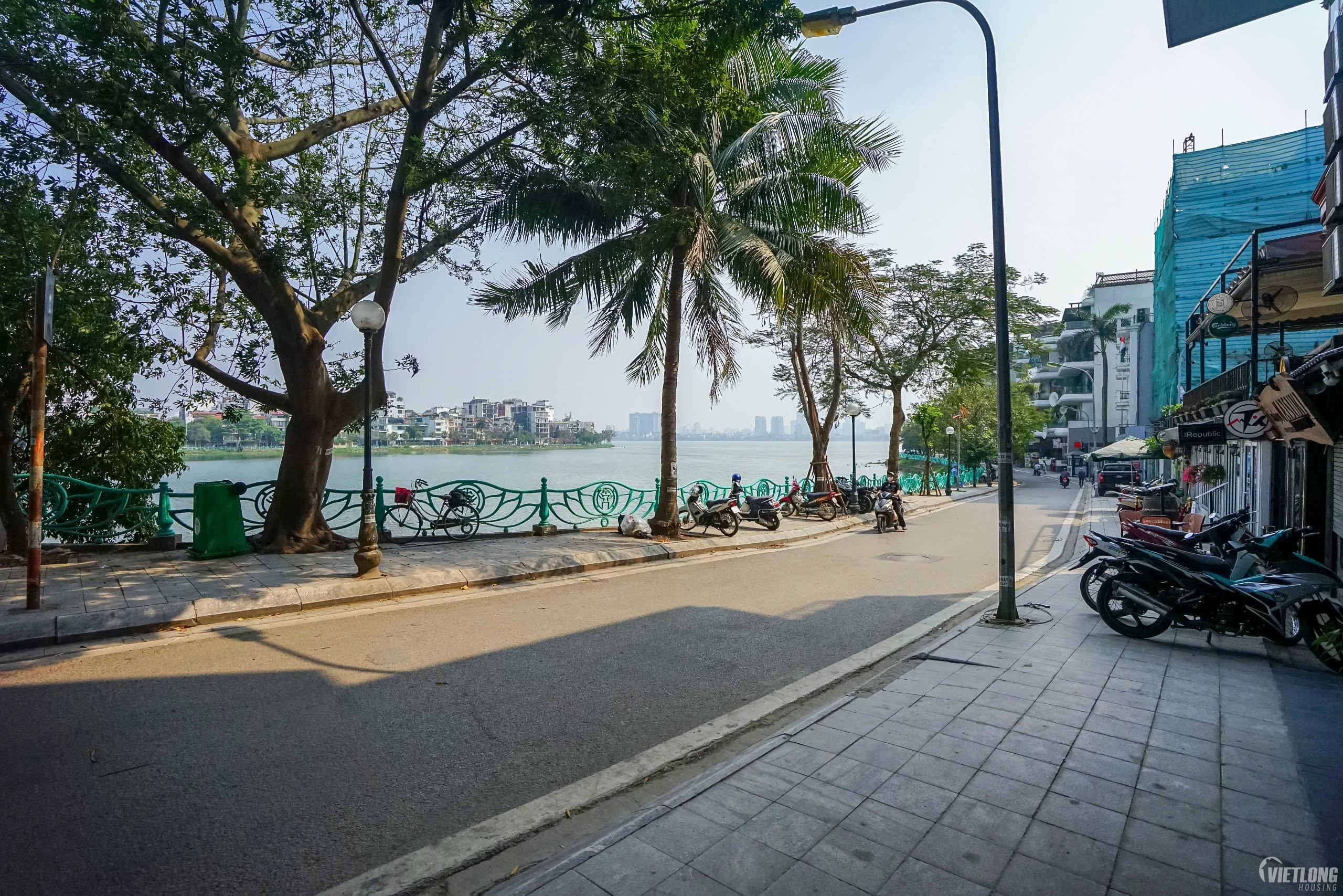 Cho thuê văn phòng 179m2 tại phố Quảng An mặt hồ Tây