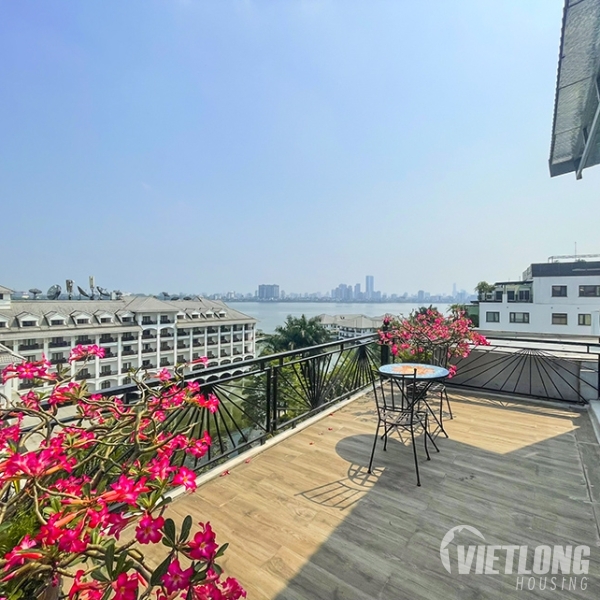 Cho thuê căn hộ 2 phòng ngủ mặt hồ Tây view đẹp