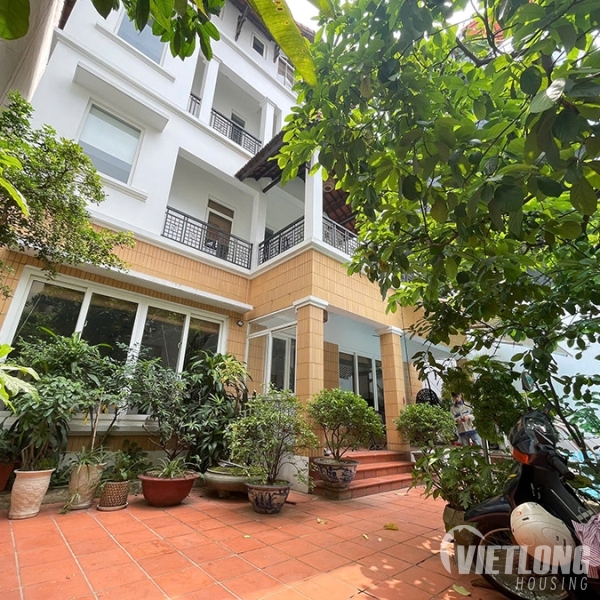 Cho thuê biệt thự cao cấp 5 phòng ngủ có hồ bơi và sân vườn