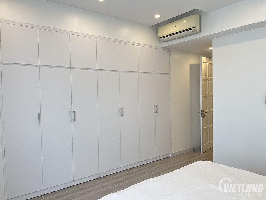 Cho thuê căn hộ 4 phòng ngủ hiện đại tại E1 Ciputra