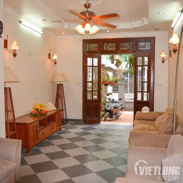 Cho thuê nhà 4 phòng ngủ rộng rãi tại Tây Hồ