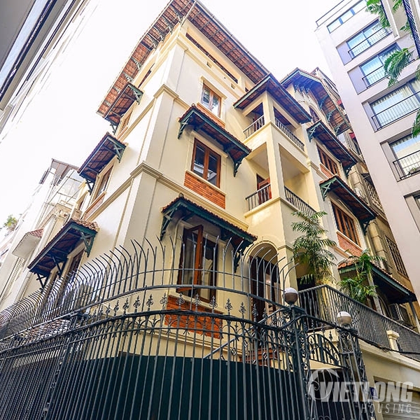 Cho thuê biệt thự oto đỗ trong nhà tại đường Tô Ngọc Vân, Tây Hồ