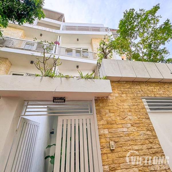 Cho thuê nhà nguyên căn tại Từ Hoa, gần khách sạn Intercon, 4PN