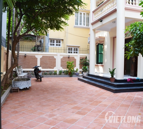 Cho Thuê  Biệt Thự Trong Ngõ ÔTÔ Vào Tận Sân Tô Ngọc Vân Tây Hồ Hà Nội