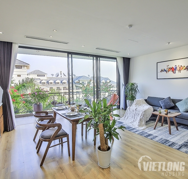 Cho thuê căn hộ 2 phòng ngủ view hồ Tây thơ mộng