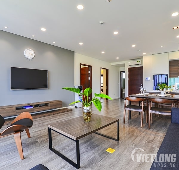 Cho thuê căn hộ 2 phòng ngủ hiện đại , view hồ Tây