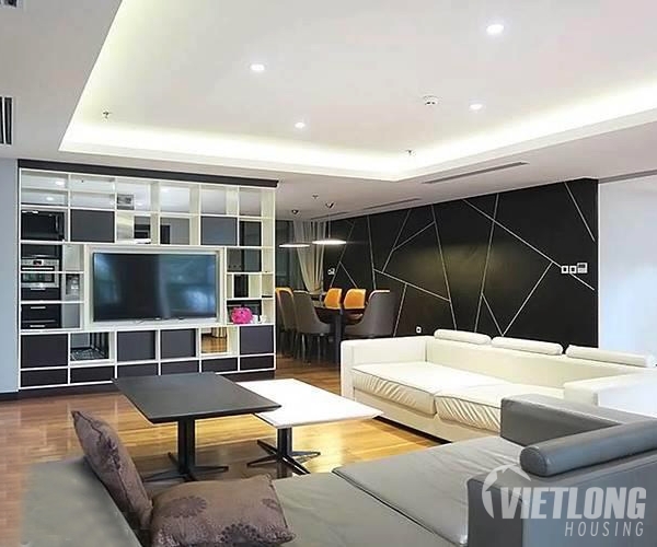 Cho thuê căn hộ dịch vụ cao cấp tại phố Trần Hưng Đạo, 3 phòng ngủ, hiện đại