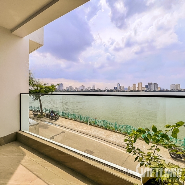 Cho thuê căn hộ 1 phòng ngủ hiện đại, view Hồ Tây tuyệt đẹp