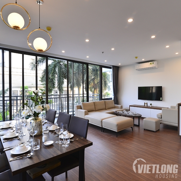 Cho thuê căn hộ 2 phòng ngủ view hồ Tây , nội thất đẹp hiện đại