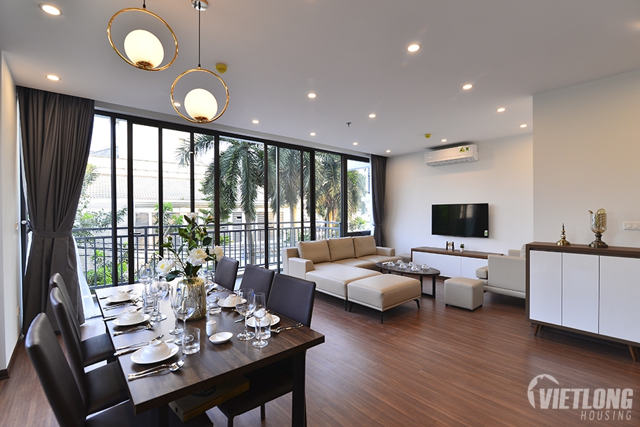Cho thuê căn hộ 2 phòng ngủ view hồ Tây , nội thất đẹp hiện đại