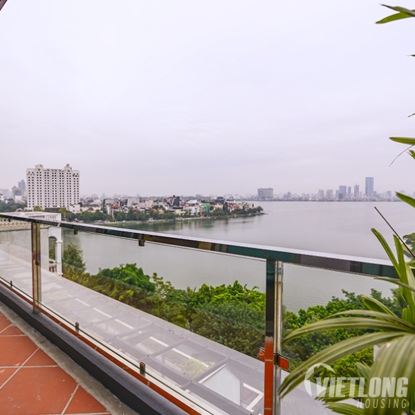 Cho thuê căn hộ 2 phòng ngủ view hồ Tây
