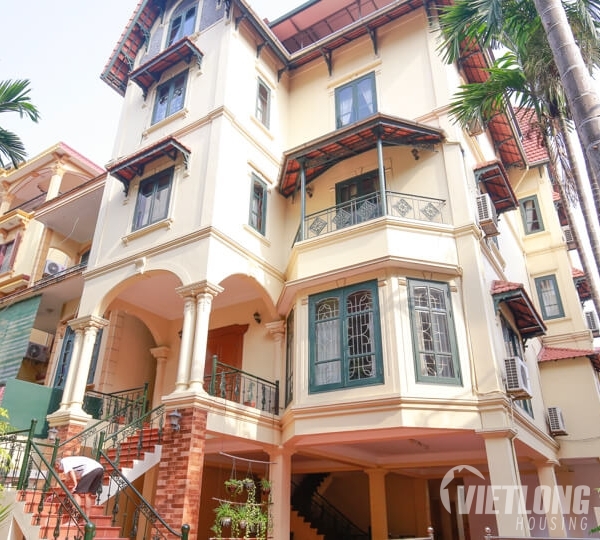 Cần cho thuê Biệt sân vườn bể bơi siêu rộng tại đường Tô Ngọc Vân, Tây Hồ