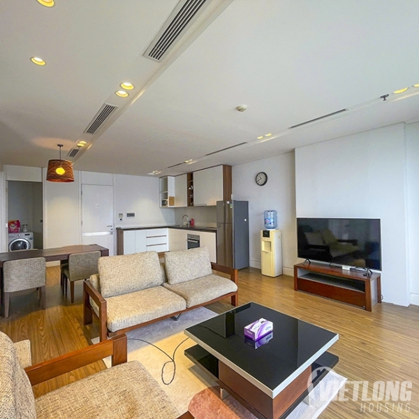 Cho thuê căn hộ 2 phòng ngủ sang trọng view Hồ Tây