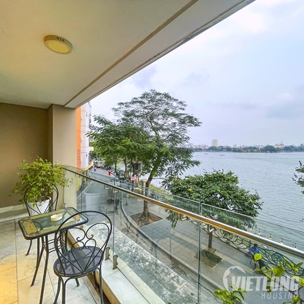 Cho thuê căn hộ 1 phòng ngủ view hồ Tây , nội thất đẹp