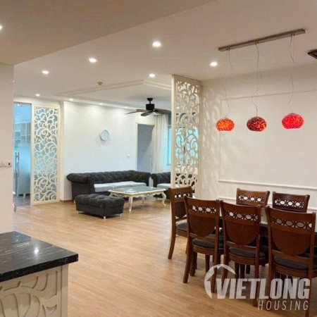 Cho thuê căn hộ 4 phòng ngủ rộng rãi tại tòa E1 Ciputra