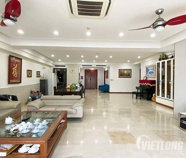 phòng khách rộng, view công viên 65ha