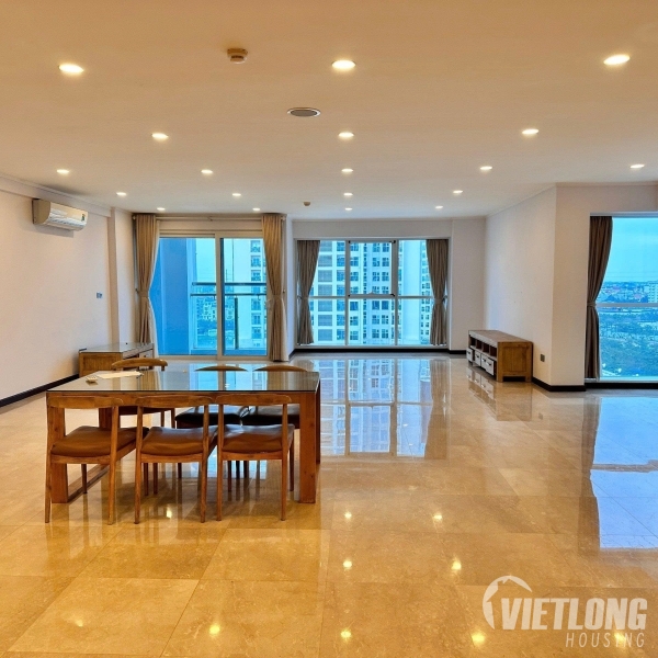 phòng khách rộng nhiều ánh sáng