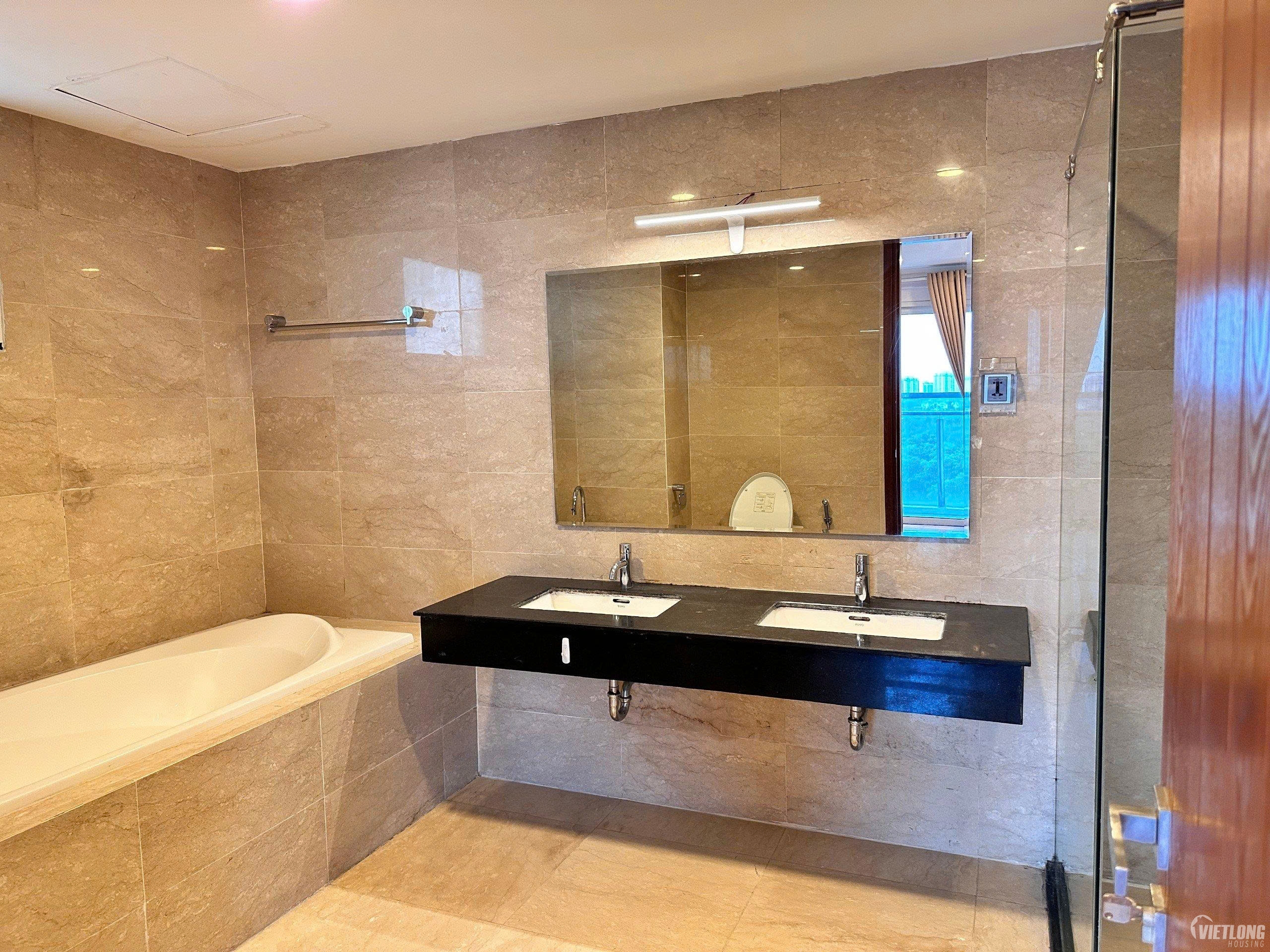 phòng khách rộng nhiều ánh sáng