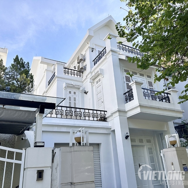 Biệt thự khu T8 Ciputra cho thuê. Diện tích 180m2 5 phòng ngủ