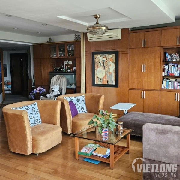 cho thuê căn hộ 153m2 tòa E 20 triệu