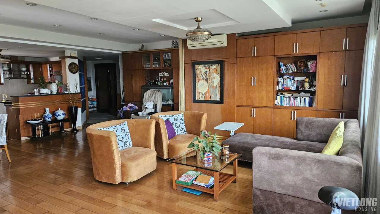 cho thuê căn hộ 153m2 tòa E 20 triệu