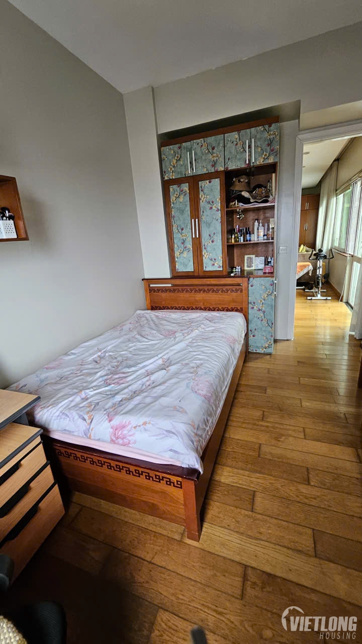 Cho thuê căn hộ 153m2 tòa E1 20 triệu
